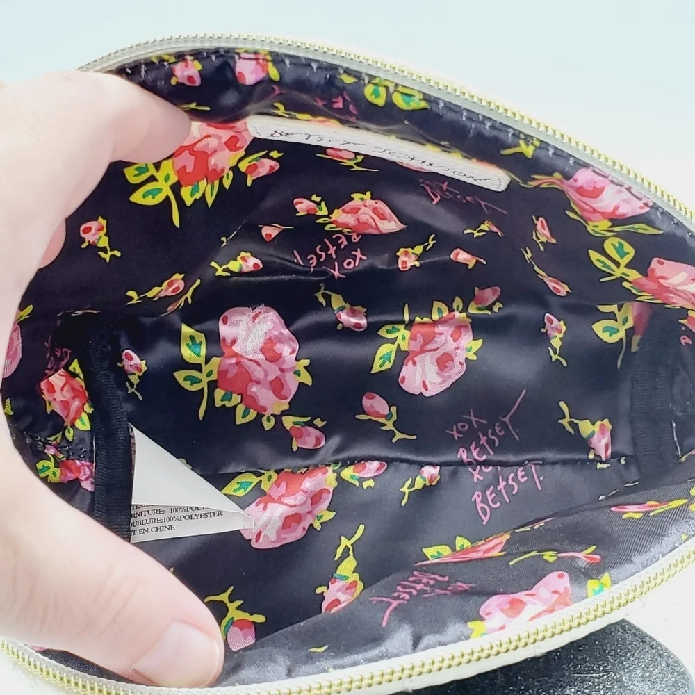 Betsey Johnson Happy Snowman‎ Kitsch Cosmetic Bag with Quilted Hearts